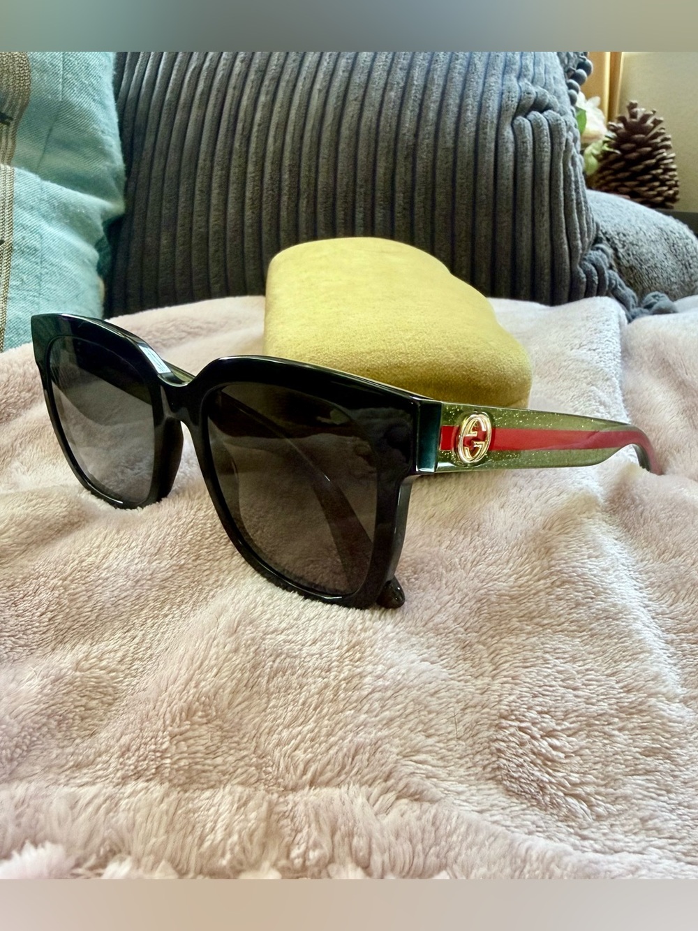 Gucci Sunglasses Black/Green w/Grey Gradient Lens 54mm